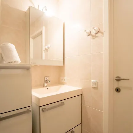 아파트 Lautrec 304 With Balcony By Interhome